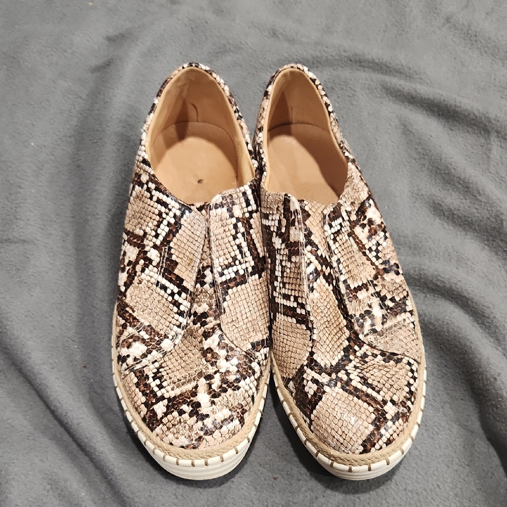 J Slides Beige Leather Slip-On Shoes